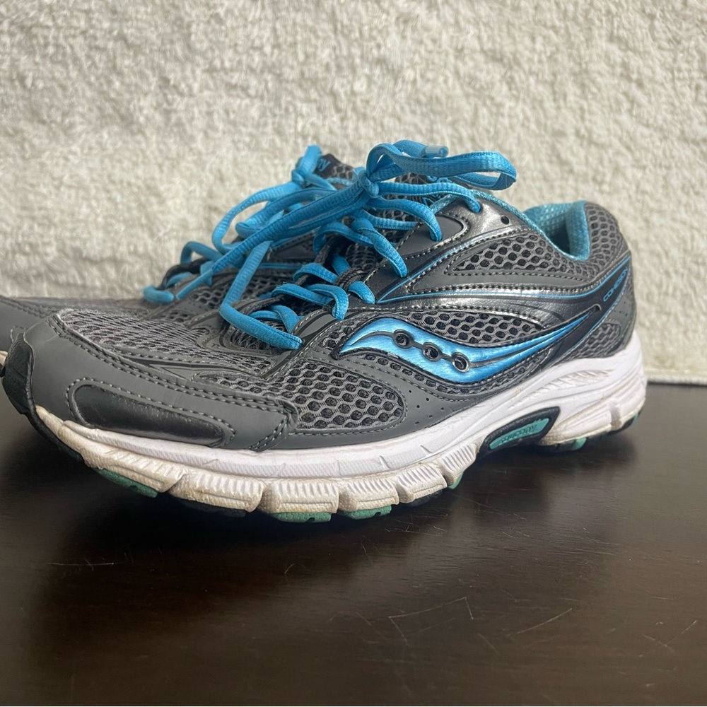 Saucony Sneakers Women’s size 10 🩵